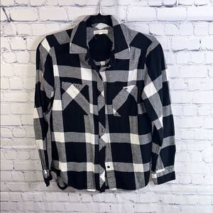 ✨ LA Hearts Black-and-White Flannel Button-Up Shirt - Size Small